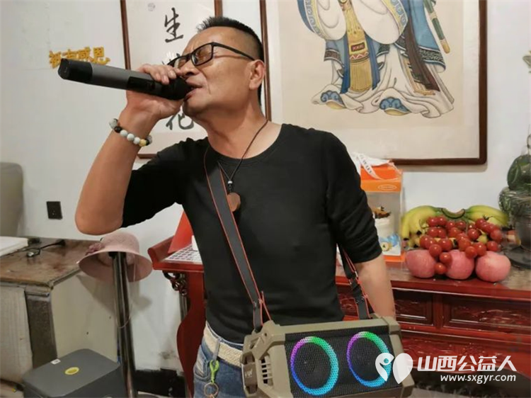 亲爱的妈妈节日快乐!长治市小雨点公益志愿者协会思源分会的志愿者来到隆福饭店免费素食餐厅分会看望整日辛苦劳作的义工阿姨叔叔们为他们送上节日的祝福 - 第43张 - 山西公益人 亲爱的妈妈节日快乐!长治市小雨点公益志愿者协会思源分会的志愿者来到隆福饭店免费素食餐厅分会看望整日辛苦劳作的义工阿姨叔叔们为他们送上节日的祝福 - 第43张