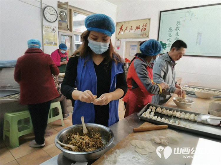 亲爱的妈妈节日快乐!长治市小雨点公益志愿者协会思源分会的志愿者来到隆福饭店免费素食餐厅分会看望整日辛苦劳作的义工阿姨叔叔们为他们送上节日的祝福 - 第30张 - 山西公益人 亲爱的妈妈节日快乐!长治市小雨点公益志愿者协会思源分会的志愿者来到隆福饭店免费素食餐厅分会看望整日辛苦劳作的义工阿姨叔叔们为他们送上节日的祝福 - 第30张