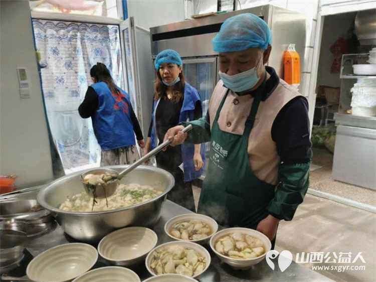 亲爱的妈妈节日快乐!长治市小雨点公益志愿者协会思源分会的志愿者来到隆福饭店免费素食餐厅分会看望整日辛苦劳作的义工阿姨叔叔们为他们送上节日的祝福 - 第31张 - 山西公益人 亲爱的妈妈节日快乐!长治市小雨点公益志愿者协会思源分会的志愿者来到隆福饭店免费素食餐厅分会看望整日辛苦劳作的义工阿姨叔叔们为他们送上节日的祝福 - 第31张