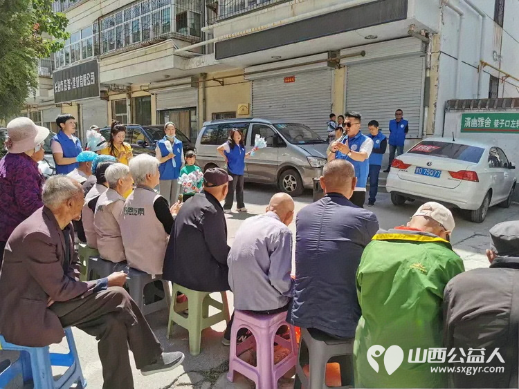 亲爱的妈妈节日快乐!长治市小雨点公益志愿者协会思源分会的志愿者来到隆福饭店免费素食餐厅分会看望整日辛苦劳作的义工阿姨叔叔们为他们送上节日的祝福 - 第57张 - 山西公益人 亲爱的妈妈节日快乐!长治市小雨点公益志愿者协会思源分会的志愿者来到隆福饭店免费素食餐厅分会看望整日辛苦劳作的义工阿姨叔叔们为他们送上节日的祝福 - 第57张