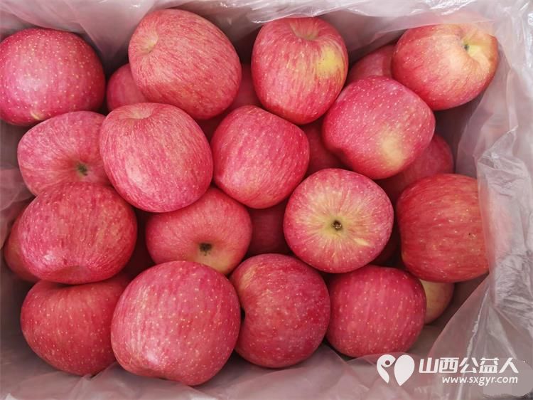 亲爱的妈妈节日快乐!长治市小雨点公益志愿者协会思源分会的志愿者来到隆福饭店免费素食餐厅分会看望整日辛苦劳作的义工阿姨叔叔们为他们送上节日的祝福 - 第9张 - 山西公益人 亲爱的妈妈节日快乐!长治市小雨点公益志愿者协会思源分会的志愿者来到隆福饭店免费素食餐厅分会看望整日辛苦劳作的义工阿姨叔叔们为他们送上节日的祝福 - 第9张