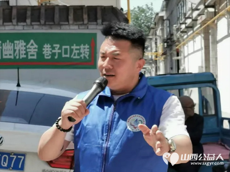 亲爱的妈妈节日快乐!长治市小雨点公益志愿者协会思源分会的志愿者来到隆福饭店免费素食餐厅分会看望整日辛苦劳作的义工阿姨叔叔们为他们送上节日的祝福 - 第42张 - 山西公益人 亲爱的妈妈节日快乐!长治市小雨点公益志愿者协会思源分会的志愿者来到隆福饭店免费素食餐厅分会看望整日辛苦劳作的义工阿姨叔叔们为他们送上节日的祝福 - 第42张