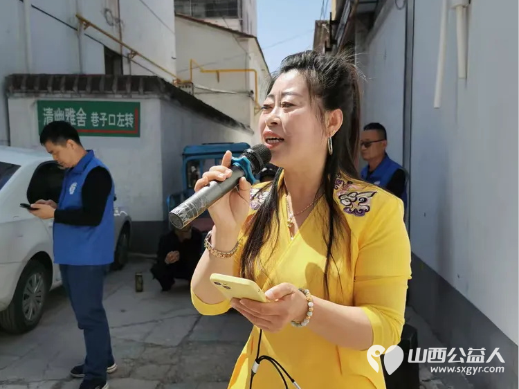 亲爱的妈妈节日快乐!长治市小雨点公益志愿者协会思源分会的志愿者来到隆福饭店免费素食餐厅分会看望整日辛苦劳作的义工阿姨叔叔们为他们送上节日的祝福 - 第45张 - 山西公益人 亲爱的妈妈节日快乐!长治市小雨点公益志愿者协会思源分会的志愿者来到隆福饭店免费素食餐厅分会看望整日辛苦劳作的义工阿姨叔叔们为他们送上节日的祝福 - 第45张