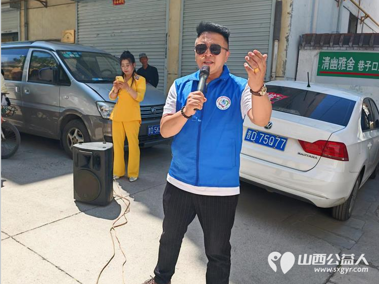 亲爱的妈妈节日快乐!长治市小雨点公益志愿者协会思源分会的志愿者来到隆福饭店免费素食餐厅分会看望整日辛苦劳作的义工阿姨叔叔们为他们送上节日的祝福 - 第41张 - 山西公益人 亲爱的妈妈节日快乐!长治市小雨点公益志愿者协会思源分会的志愿者来到隆福饭店免费素食餐厅分会看望整日辛苦劳作的义工阿姨叔叔们为他们送上节日的祝福 - 第41张