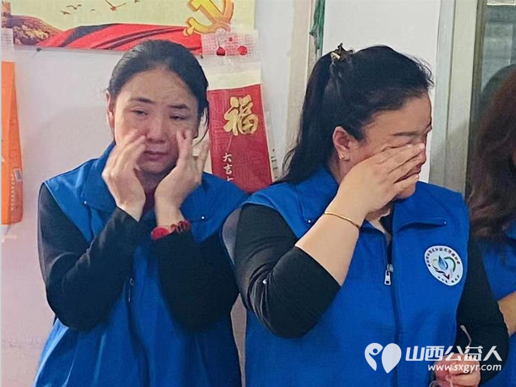 亲爱的妈妈节日快乐!长治市小雨点公益志愿者协会思源分会的志愿者来到隆福饭店免费素食餐厅分会看望整日辛苦劳作的义工阿姨叔叔们为他们送上节日的祝福 - 第46张 - 山西公益人 亲爱的妈妈节日快乐!长治市小雨点公益志愿者协会思源分会的志愿者来到隆福饭店免费素食餐厅分会看望整日辛苦劳作的义工阿姨叔叔们为他们送上节日的祝福 - 第46张