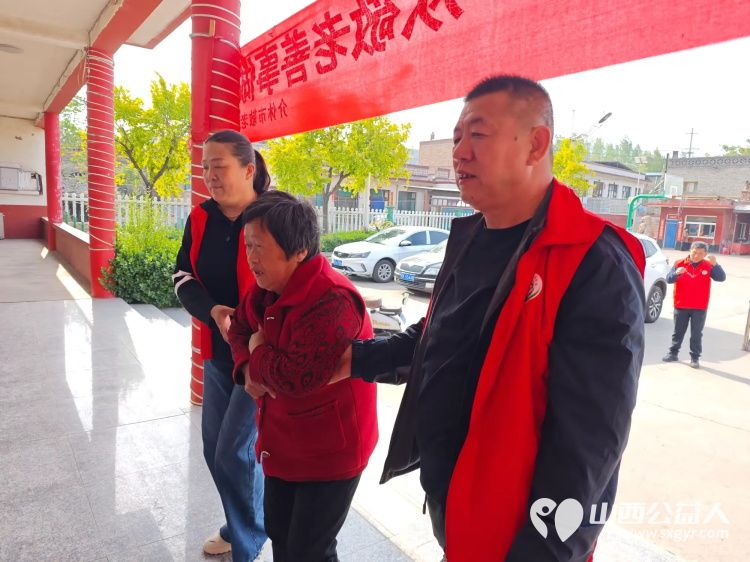 介休市敬老协会5月10日敬老助老爱老活动志愿者走进洪山镇石屯村为村里所有老人理发义诊 - 第17张 - 山西公益人 介休市敬老协会5月10日敬老助老爱老活动志愿者走进洪山镇石屯村为村里所有老人理发义诊 - 第17张