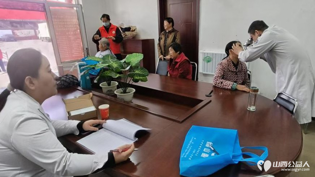 介休市敬老协会5月10日敬老助老爱老活动志愿者走进洪山镇石屯村为村里所有老人理发义诊 - 第14张 - 山西公益人 介休市敬老协会5月10日敬老助老爱老活动志愿者走进洪山镇石屯村为村里所有老人理发义诊 - 第14张