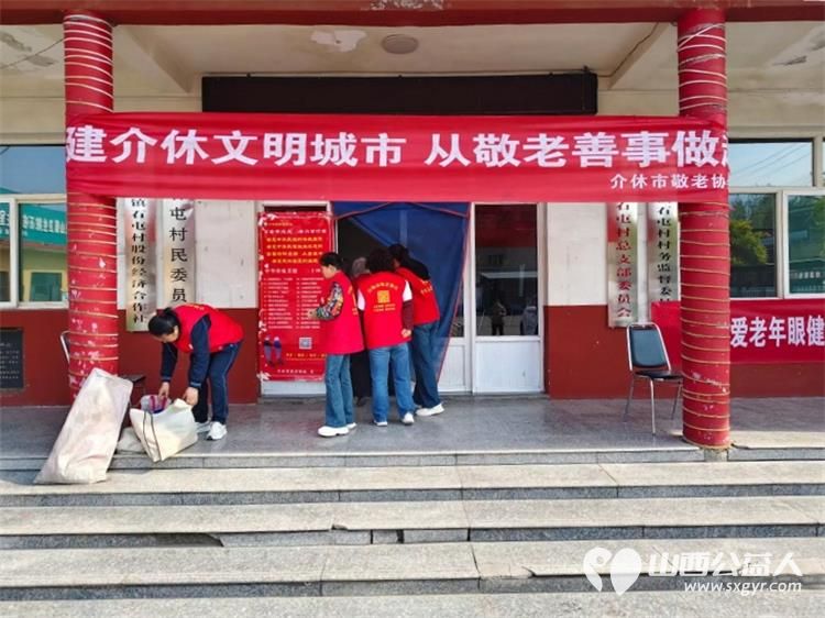 介休市敬老协会5月10日敬老助老爱老活动志愿者走进洪山镇石屯村为村里所有老人理发义诊 - 第6张 - 山西公益人 介休市敬老协会5月10日敬老助老爱老活动志愿者走进洪山镇石屯村为村里所有老人理发义诊 - 第6张