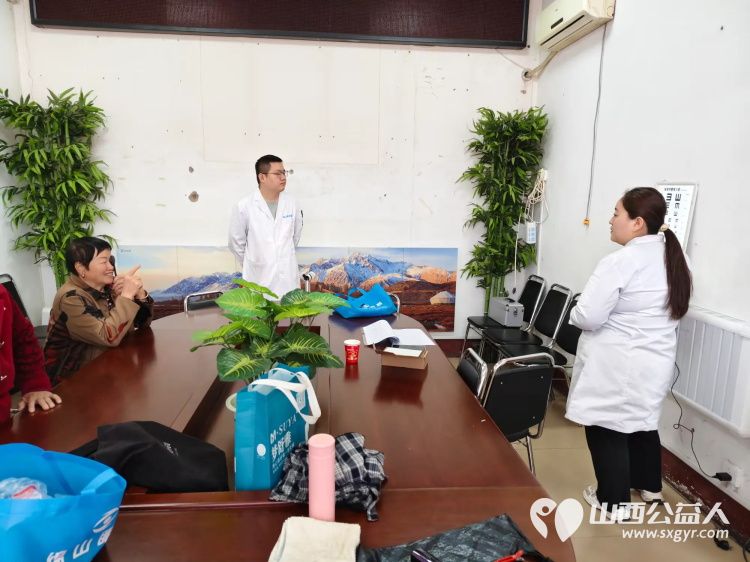 介休市敬老协会5月10日敬老助老爱老活动志愿者走进洪山镇石屯村为村里所有老人理发义诊 - 第12张 - 山西公益人 介休市敬老协会5月10日敬老助老爱老活动志愿者走进洪山镇石屯村为村里所有老人理发义诊 - 第12张