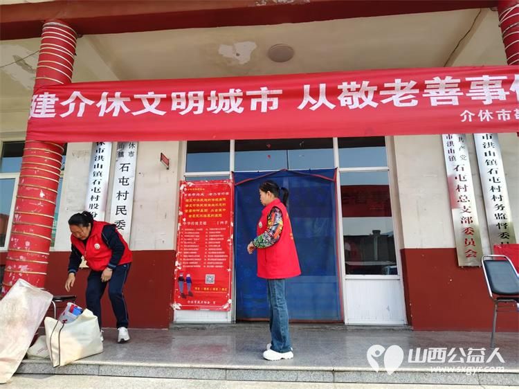 介休市敬老协会5月10日敬老助老爱老活动志愿者走进洪山镇石屯村为村里所有老人理发义诊 - 第4张 - 山西公益人 介休市敬老协会5月10日敬老助老爱老活动志愿者走进洪山镇石屯村为村里所有老人理发义诊 - 第4张