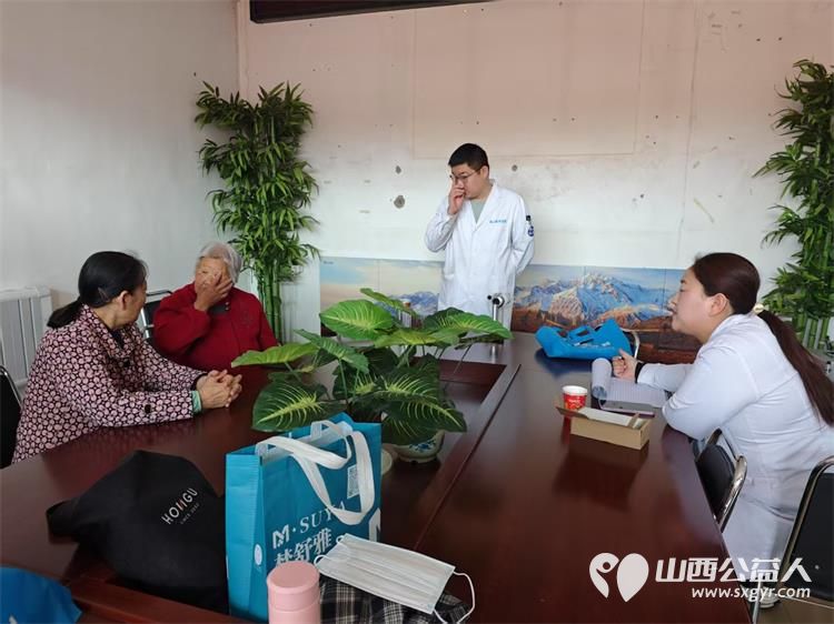 介休市敬老协会5月10日敬老助老爱老活动志愿者走进洪山镇石屯村为村里所有老人理发义诊 - 第11张 - 山西公益人 介休市敬老协会5月10日敬老助老爱老活动志愿者走进洪山镇石屯村为村里所有老人理发义诊 - 第11张