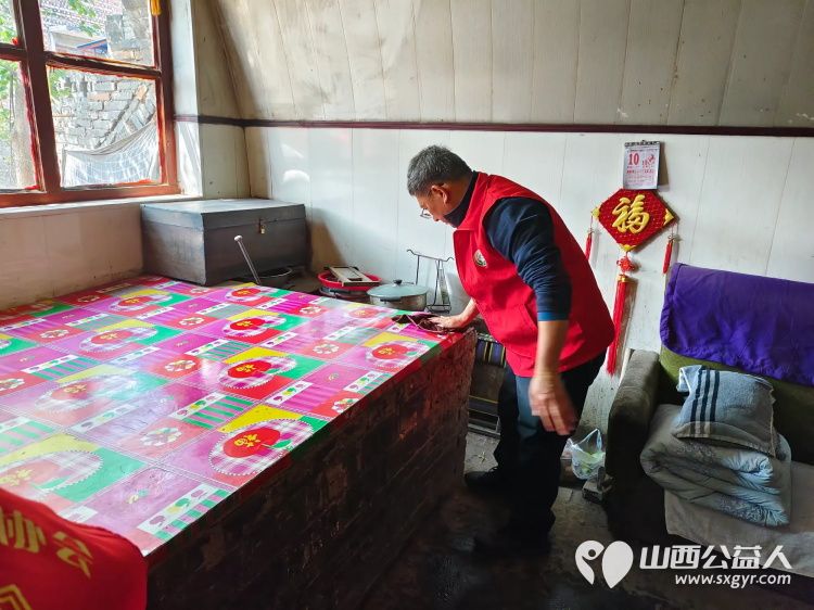 介休市敬老协会志愿者敬老助老爱老活动在洪山镇石屯村举行志愿者们入户83岁李长福老人家为老人打扫室内外卫生 - 第16张 - 山西公益人 介休市敬老协会志愿者敬老助老爱老活动在洪山镇石屯村举行志愿者们入户83岁李长福老人家为老人打扫室内外卫生 - 第16张