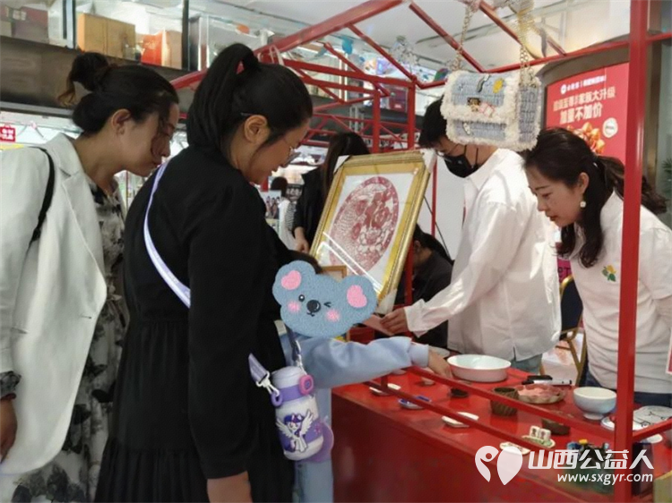 以匠艺为桥让生命破茧成光——太原市儿童福利院特教学校在华宇百花谷商场爱心义卖点亮龙城为特殊青少年融入社会铺就温暖之路 - 第3张 - 山西公益人 以匠艺为桥让生命破茧成光——太原市儿童福利院特教学校在华宇百花谷商场爱心义卖点亮龙城为特殊青少年融入社会铺就温暖之路 - 第3张