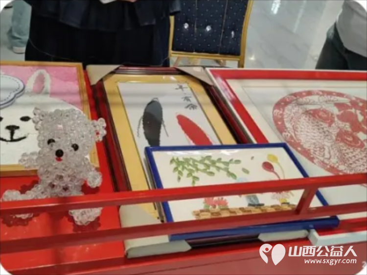 以匠艺为桥让生命破茧成光——太原市儿童福利院特教学校在华宇百花谷商场爱心义卖点亮龙城为特殊青少年融入社会铺就温暖之路 - 第7张 - 山西公益人 以匠艺为桥让生命破茧成光——太原市儿童福利院特教学校在华宇百花谷商场爱心义卖点亮龙城为特殊青少年融入社会铺就温暖之路 - 第7张