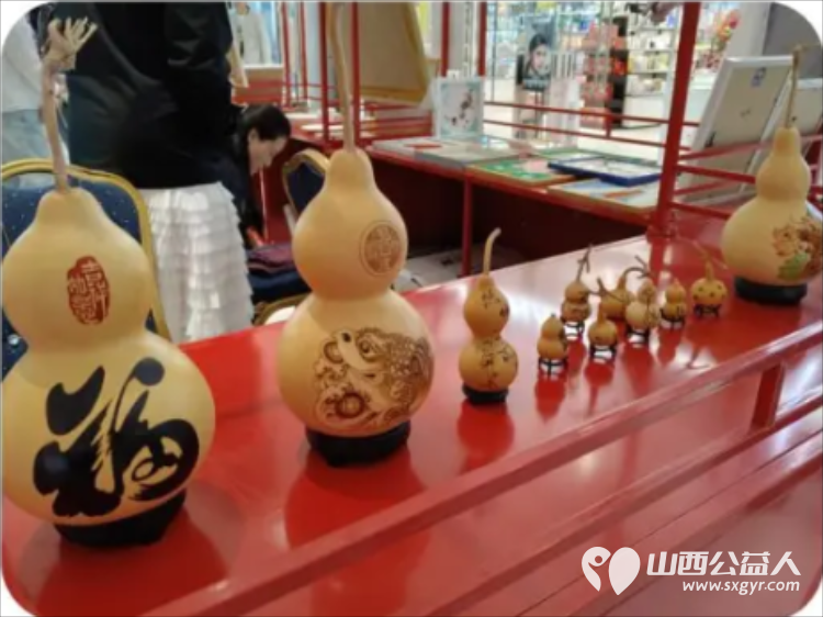 以匠艺为桥让生命破茧成光——太原市儿童福利院特教学校在华宇百花谷商场爱心义卖点亮龙城为特殊青少年融入社会铺就温暖之路 - 第6张 - 山西公益人 以匠艺为桥让生命破茧成光——太原市儿童福利院特教学校在华宇百花谷商场爱心义卖点亮龙城为特殊青少年融入社会铺就温暖之路 - 第6张