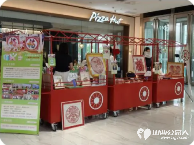 以匠艺为桥让生命破茧成光——太原市儿童福利院特教学校在华宇百花谷商场爱心义卖点亮龙城为特殊青少年融入社会铺就温暖之路 - 第5张 - 山西公益人 以匠艺为桥让生命破茧成光——太原市儿童福利院特教学校在华宇百花谷商场爱心义卖点亮龙城为特殊青少年融入社会铺就温暖之路 - 第5张