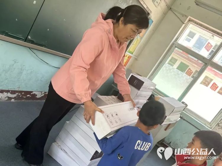 营养早餐助力困境儿童成长 长治市阳光困境儿童帮扶协会去沁县西关小学发放“尝尝幸福的味道”公益项目“营养早餐” - 第3张 - 山西公益人 营养早餐助力困境儿童成长 长治市阳光困境儿童帮扶协会去沁县西关小学发放“尝尝幸福的味道”公益项目“营养早餐” - 第3张