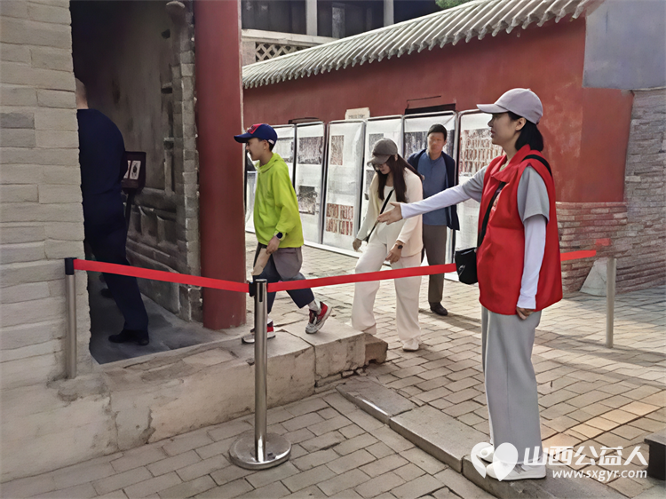 五一劳动节期间长治市阳光困境儿童帮扶协会志愿者走进潞州观音堂景点开展文明游园服务 - 第11张 - 山西公益人 五一劳动节期间长治市阳光困境儿童帮扶协会志愿者走进潞州观音堂景点开展文明游园服务 - 第11张