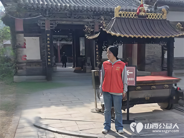 五一劳动节期间长治市阳光困境儿童帮扶协会志愿者走进潞州观音堂景点开展文明游园服务 - 第17张 - 山西公益人 五一劳动节期间长治市阳光困境儿童帮扶协会志愿者走进潞州观音堂景点开展文明游园服务 - 第17张