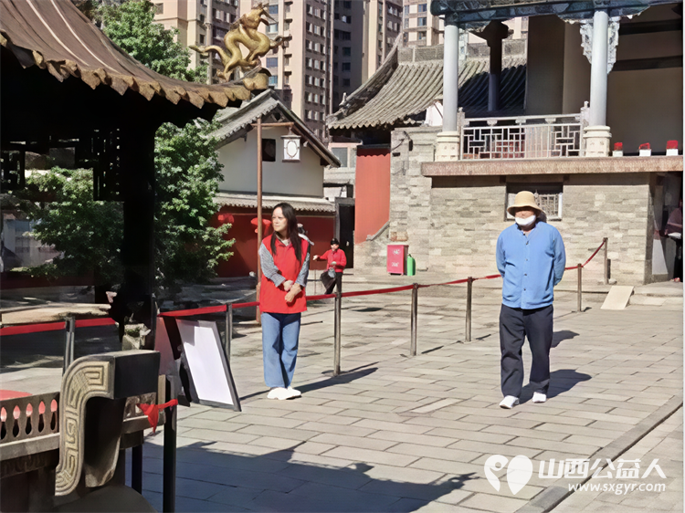 五一劳动节期间长治市阳光困境儿童帮扶协会志愿者走进潞州观音堂景点开展文明游园服务 - 第20张 - 山西公益人 五一劳动节期间长治市阳光困境儿童帮扶协会志愿者走进潞州观音堂景点开展文明游园服务 - 第20张