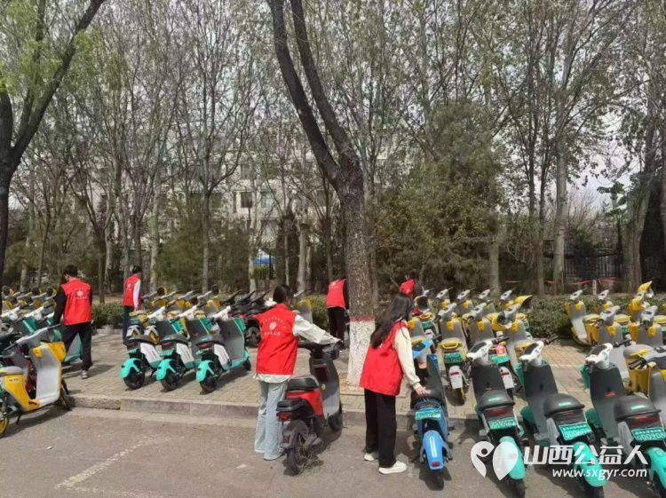 晋中新青年高校志愿者联合服务中心开展“整治交通乱象.创建文明城市”之“单车公约”第一阶段志愿服务活动 - 第4张 - 山西公益人 晋中新青年高校志愿者联合服务中心开展“整治交通乱象.创建文明城市”之“单车公约”第一阶段志愿服务活动 - 第4张