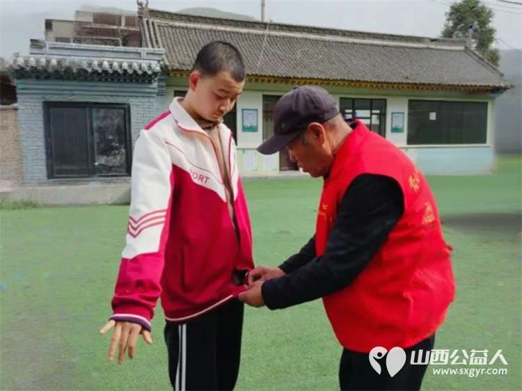 忻州市爱心公益协会走进五台山台怀镇杨柏峪小学开展“情暖校园爱心助学”捐赠校服活动为孩子们送去关怀与温暖 - 第12张 - 山西公益人 忻州市爱心公益协会走进五台山台怀镇杨柏峪小学开展“情暖校园爱心助学”捐赠校服活动为孩子们送去关怀与温暖 - 第12张