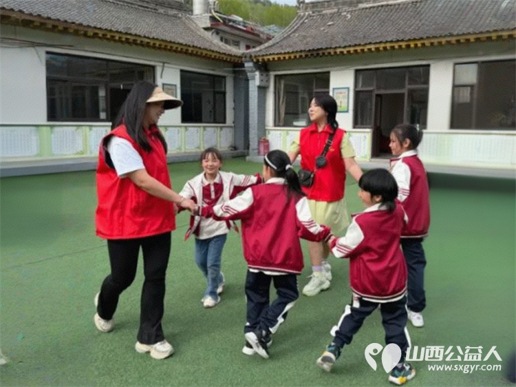 忻州市爱心公益协会走进五台山台怀镇杨柏峪小学开展“情暖校园爱心助学”捐赠校服活动为孩子们送去关怀与温暖 - 第13张 - 山西公益人 忻州市爱心公益协会走进五台山台怀镇杨柏峪小学开展“情暖校园爱心助学”捐赠校服活动为孩子们送去关怀与温暖 - 第13张