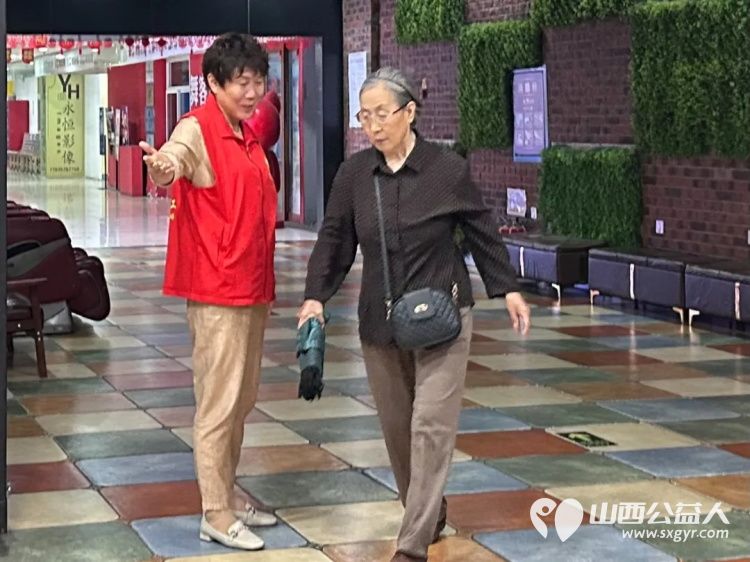 阳泉市义工联合会携阳泉九达国际影城联合请99位老人免费观看了热播电影《水饺皇后》 - 第3张 - 山西公益人 阳泉市义工联合会携阳泉九达国际影城联合请99位老人免费观看了热播电影《水饺皇后》 - 第3张