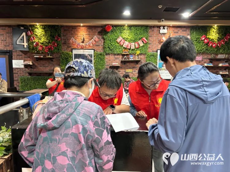 阳泉市义工联合会携阳泉九达国际影城联合请99位老人免费观看了热播电影《水饺皇后》 - 第7张 - 山西公益人 阳泉市义工联合会携阳泉九达国际影城联合请99位老人免费观看了热播电影《水饺皇后》 - 第7张