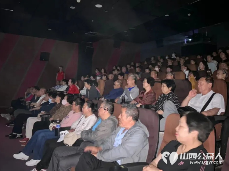 阳泉市义工联合会携阳泉九达国际影城联合请99位老人免费观看了热播电影《水饺皇后》 - 第14张 - 山西公益人 阳泉市义工联合会携阳泉九达国际影城联合请99位老人免费观看了热播电影《水饺皇后》 - 第14张