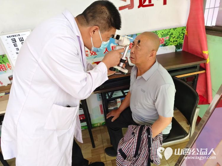 介休市敬老协会5月17日“孝善行”之敬老爱老助老活动在义安镇洪相村举行为老人们理发及眼科检查 - 第26张 - 山西公益人 介休市敬老协会5月17日“孝善行”之敬老爱老助老活动在义安镇洪相村举行为老人们理发及眼科检查 - 第26张