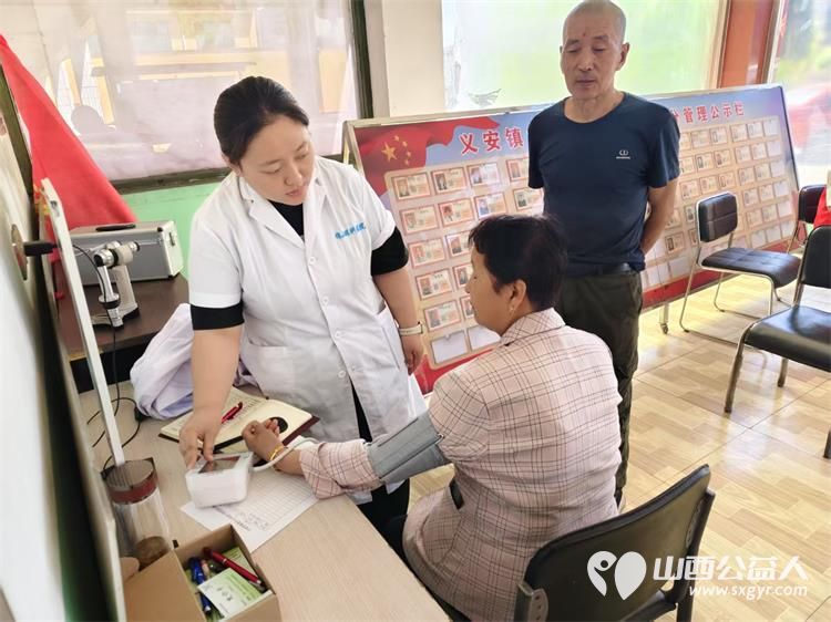 介休市敬老协会5月17日“孝善行”之敬老爱老助老活动在义安镇洪相村举行为老人们理发及眼科检查 - 第22张 - 山西公益人 介休市敬老协会5月17日“孝善行”之敬老爱老助老活动在义安镇洪相村举行为老人们理发及眼科检查 - 第22张