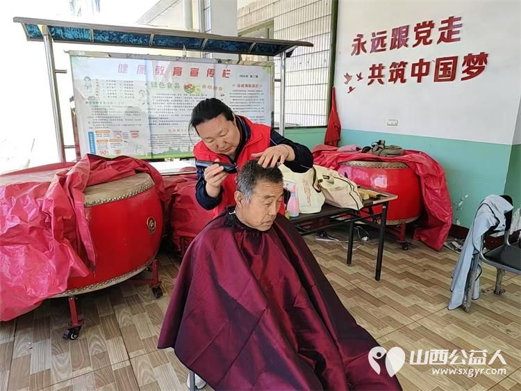 介休市敬老协会5月17日“孝善行”之敬老爱老助老活动在义安镇洪相村举行为老人们理发及眼科检查 - 第12张 - 山西公益人 介休市敬老协会5月17日“孝善行”之敬老爱老助老活动在义安镇洪相村举行为老人们理发及眼科检查 - 第12张