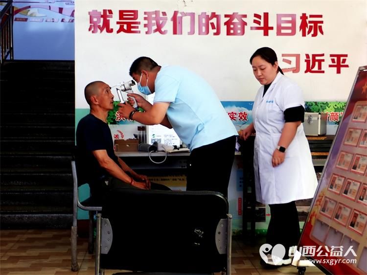 介休市敬老协会5月17日“孝善行”之敬老爱老助老活动在义安镇洪相村举行为老人们理发及眼科检查 - 第15张 - 山西公益人 介休市敬老协会5月17日“孝善行”之敬老爱老助老活动在义安镇洪相村举行为老人们理发及眼科检查 - 第15张