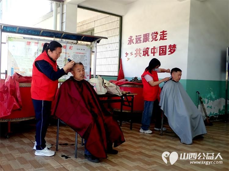 介休市敬老协会5月17日“孝善行”之敬老爱老助老活动在义安镇洪相村举行为老人们理发及眼科检查 - 第6张 - 山西公益人 介休市敬老协会5月17日“孝善行”之敬老爱老助老活动在义安镇洪相村举行为老人们理发及眼科检查 - 第6张