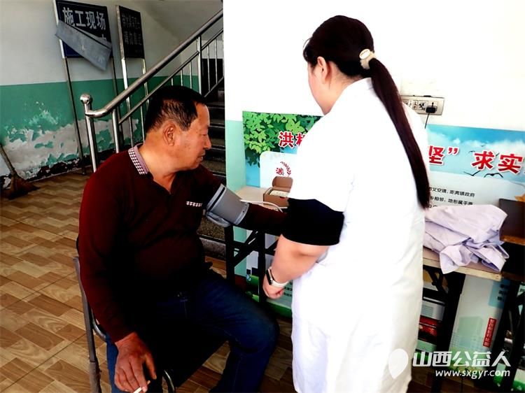 介休市敬老协会5月17日“孝善行”之敬老爱老助老活动在义安镇洪相村举行为老人们理发及眼科检查 - 第19张 - 山西公益人 介休市敬老协会5月17日“孝善行”之敬老爱老助老活动在义安镇洪相村举行为老人们理发及眼科检查 - 第19张