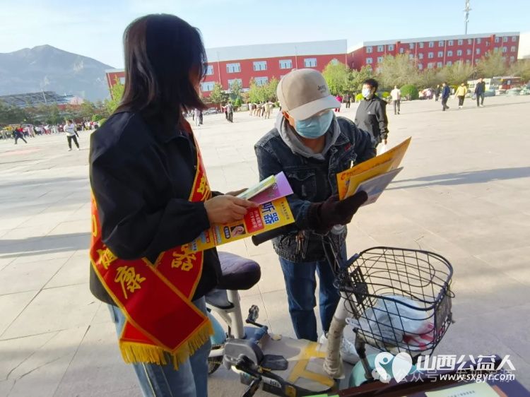 浑源县残联开展第三十五个全国助残日宣教活动 浑源县残联扶残助残志愿者协会志愿者发放宣传手册向群众传递扶残助残理念以及残疾人保障相关政策 - 第15张 - 山西公益人 浑源县残联开展第三十五个全国助残日宣教活动 浑源县残联扶残助残志愿者协会志愿者发放宣传手册向群众传递扶残助残理念以及残疾人保障相关政策 - 第15张