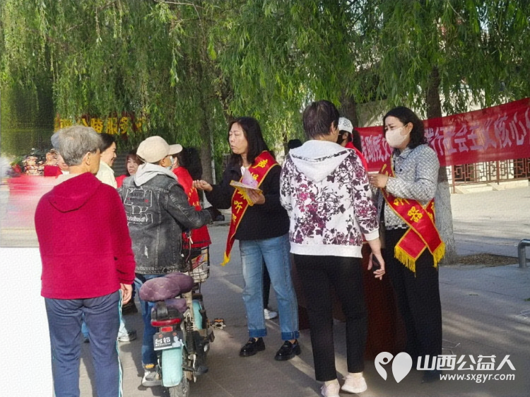浑源县残联开展第三十五个全国助残日宣教活动 浑源县残联扶残助残志愿者协会志愿者发放宣传手册向群众传递扶残助残理念以及残疾人保障相关政策 - 第6张 - 山西公益人 浑源县残联开展第三十五个全国助残日宣教活动 浑源县残联扶残助残志愿者协会志愿者发放宣传手册向群众传递扶残助残理念以及残疾人保障相关政策 - 第6张