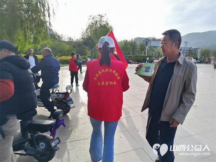 浑源县残联开展第三十五个全国助残日宣教活动 浑源县残联扶残助残志愿者协会志愿者发放宣传手册向群众传递扶残助残理念以及残疾人保障相关政策 - 第18张 - 山西公益人 浑源县残联开展第三十五个全国助残日宣教活动 浑源县残联扶残助残志愿者协会志愿者发放宣传手册向群众传递扶残助残理念以及残疾人保障相关政策 - 第18张