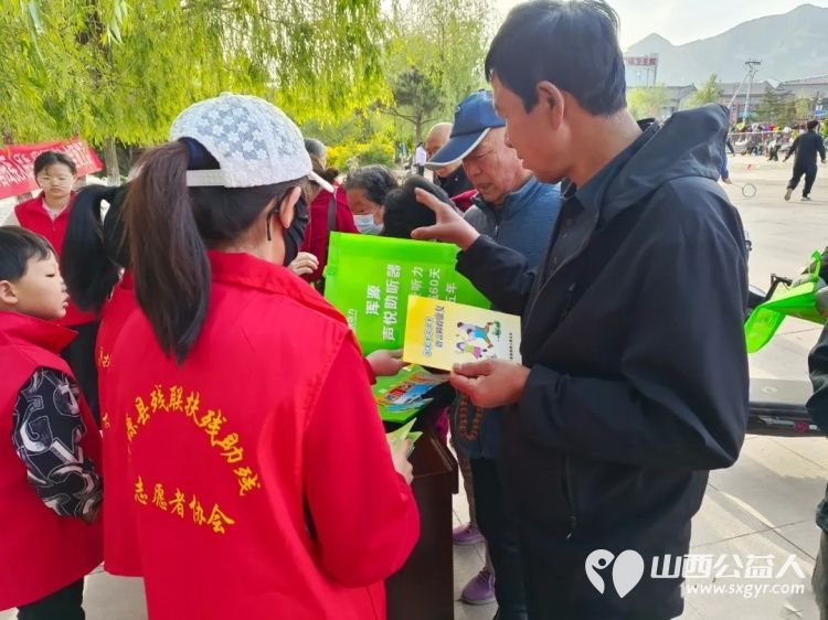 浑源县残联开展第三十五个全国助残日宣教活动 浑源县残联扶残助残志愿者协会志愿者发放宣传手册向群众传递扶残助残理念以及残疾人保障相关政策 - 第12张 - 山西公益人 浑源县残联开展第三十五个全国助残日宣教活动 浑源县残联扶残助残志愿者协会志愿者发放宣传手册向群众传递扶残助残理念以及残疾人保障相关政策 - 第12张