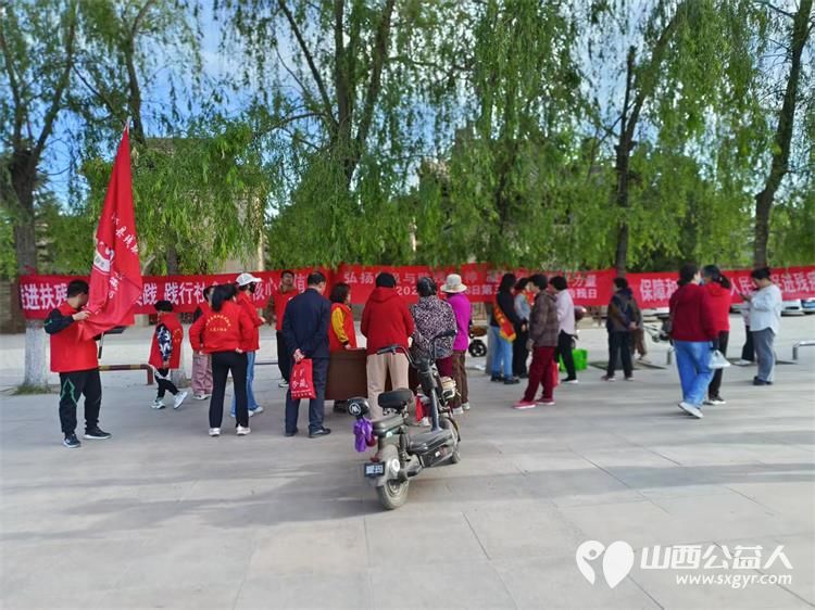 浑源县残联开展第三十五个全国助残日宣教活动 浑源县残联扶残助残志愿者协会志愿者发放宣传手册向群众传递扶残助残理念以及残疾人保障相关政策 - 第7张 - 山西公益人 浑源县残联开展第三十五个全国助残日宣教活动 浑源县残联扶残助残志愿者协会志愿者发放宣传手册向群众传递扶残助残理念以及残疾人保障相关政策 - 第7张