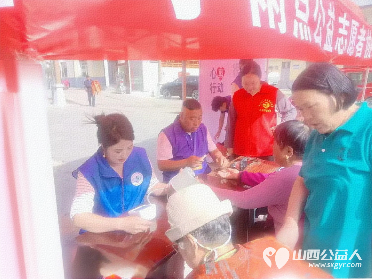 长治市小雨点公益志愿者协会志愿者应堠北庄街道邀请来到了新的协会地址所在地潞州区堠北庄街道杨暴村为老年人开展便民服务活动 - 第12张 - 山西公益人 长治市小雨点公益志愿者协会志愿者应堠北庄街道邀请来到了新的协会地址所在地潞州区堠北庄街道杨暴村为老年人开展便民服务活动 - 第12张