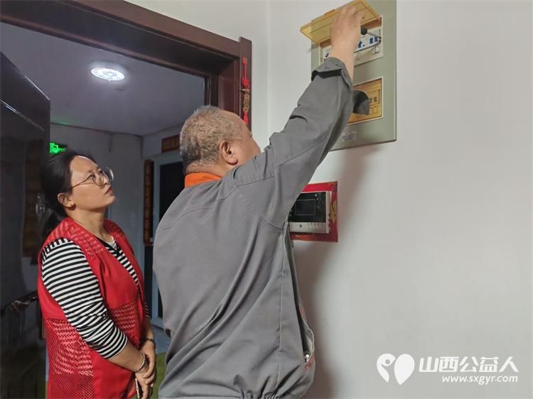 情暖独居老人共筑幸福家园 杏花岭区杏花红志愿服务中心携手各街道党工委社区党委志愿者发起关爱空巢与孤寡老人的暖心行动为老人们送去关怀与帮助 - 第14张