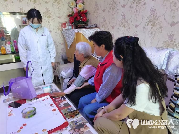 情暖独居老人共筑幸福家园 杏花岭区杏花红志愿服务中心携手各街道党工委社区党委志愿者发起关爱空巢与孤寡老人的暖心行动为老人们送去关怀与帮助 - 第9张