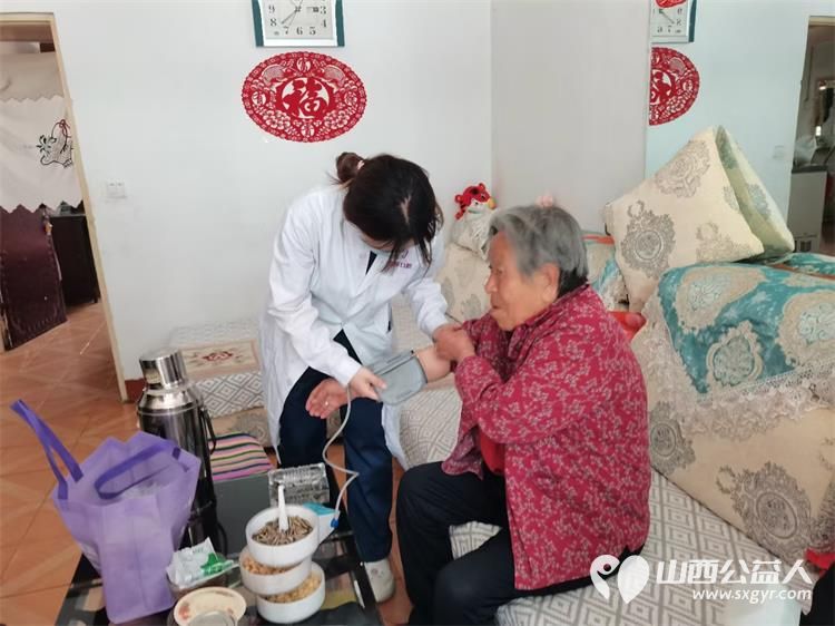 情暖独居老人共筑幸福家园 杏花岭区杏花红志愿服务中心携手各街道党工委社区党委志愿者发起关爱空巢与孤寡老人的暖心行动为老人们送去关怀与帮助 - 第8张