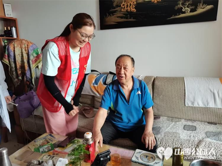 情暖独居老人共筑幸福家园 杏花岭区杏花红志愿服务中心携手各街道党工委社区党委志愿者发起关爱空巢与孤寡老人的暖心行动为老人们送去关怀与帮助 - 第12张