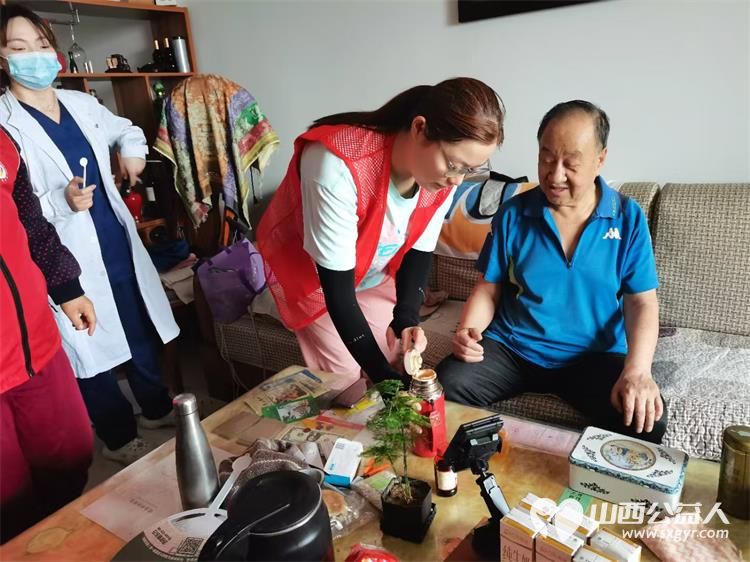 情暖独居老人共筑幸福家园 杏花岭区杏花红志愿服务中心携手各街道党工委社区党委志愿者发起关爱空巢与孤寡老人的暖心行动为老人们送去关怀与帮助 - 第13张