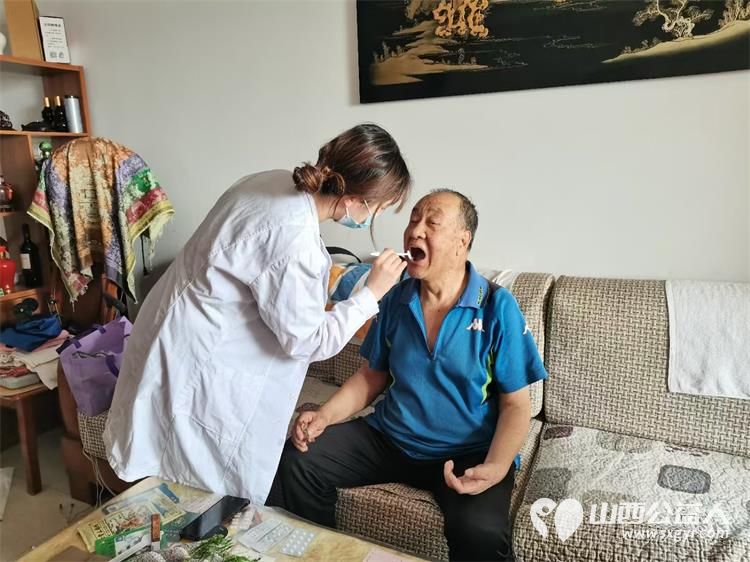 情暖独居老人共筑幸福家园 杏花岭区杏花红志愿服务中心携手各街道党工委社区党委志愿者发起关爱空巢与孤寡老人的暖心行动为老人们送去关怀与帮助 - 第11张