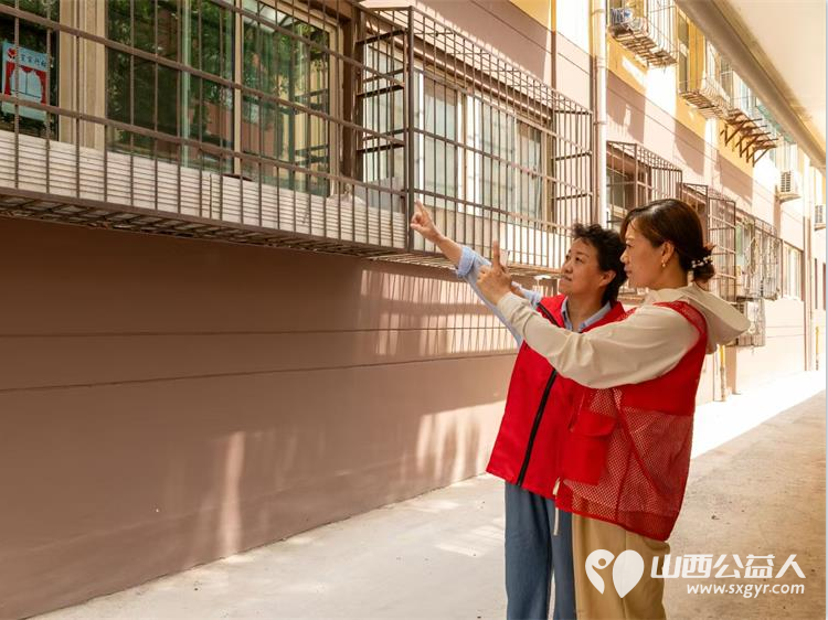 情暖独居老人共筑幸福家园 杏花岭区杏花红志愿服务中心携手各街道党工委社区党委志愿者发起关爱空巢与孤寡老人的暖心行动为老人们送去关怀与帮助 - 第23张