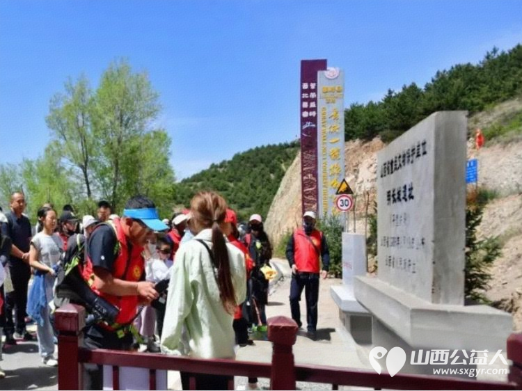 忻州市妇联开展“最美家庭护长城”纪念抗战胜利80周年平型关长城保护研学活动邀请爱心妈妈志愿者和结对儿童参加了活动 - 第6张